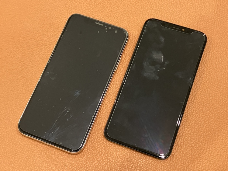 画面がバキバキに…😥iPhoneXS（アイフォン）の画面交換修理を承りました